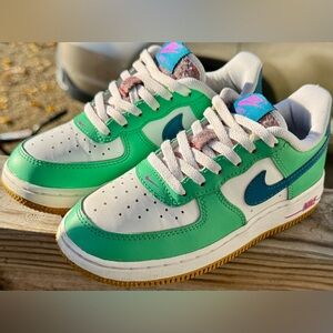 Rare FJ4806-100 Nike force 1 youth size 13c. Excellent condition